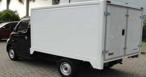 rental mobil box di surabaya