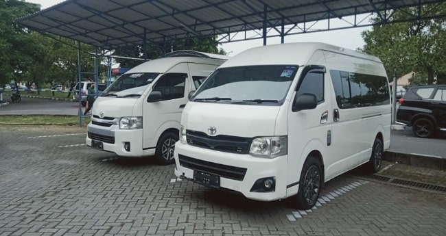 Sewa Rental Toyota Hiace commuter Surabaya